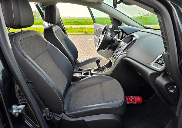 Opel Astra cena 29900 przebieg: 151000, rok produkcji 2014 z Płock małe 497